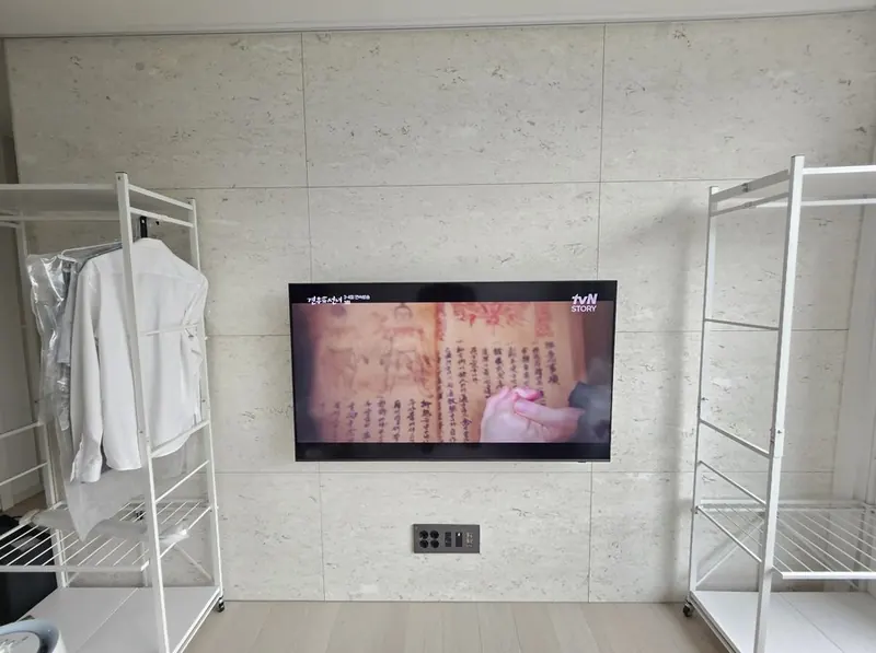개포자이 프레지던스 무타공 벽걸이TV 정면