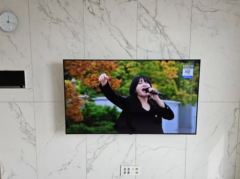 수원 센트럴 아이파크 자이 무타공 벽걸이TV 밀착 정면