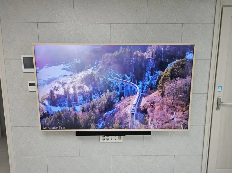 초지역 메이저타운 푸르지오 무타공 벽걸이TV 거실